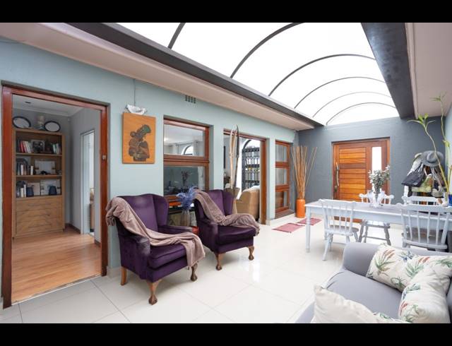 4 BEDROOM FREESTANDING FOR SALE IN FAIRWAYS